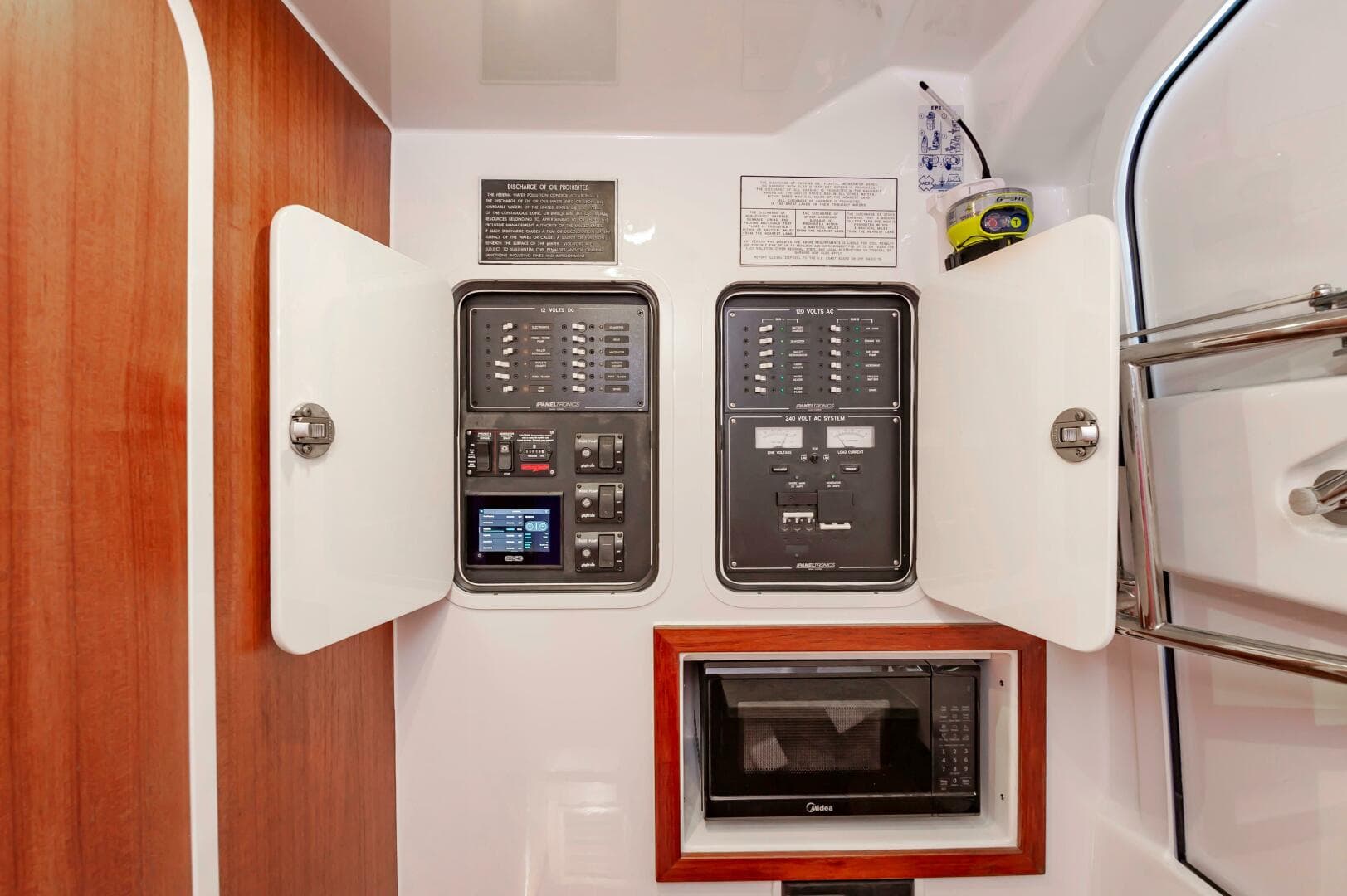 2024 Custom Carolina 38 CC — photo 36