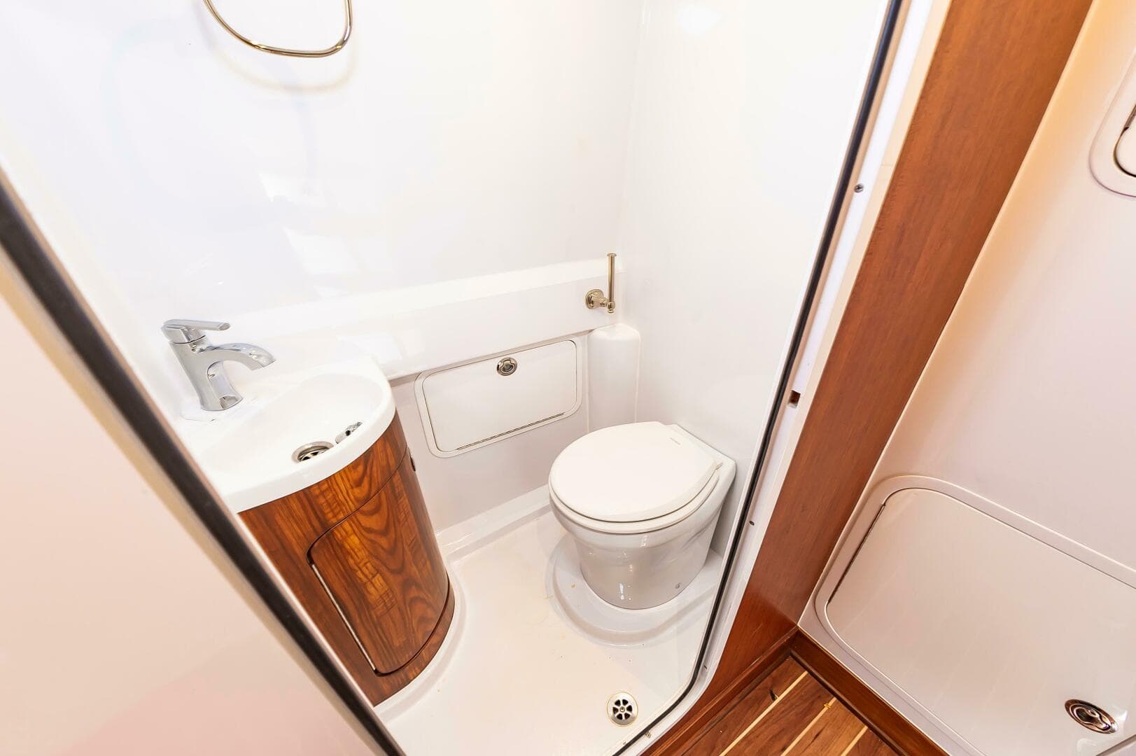 2024 Custom Carolina 38 CC — photo 41