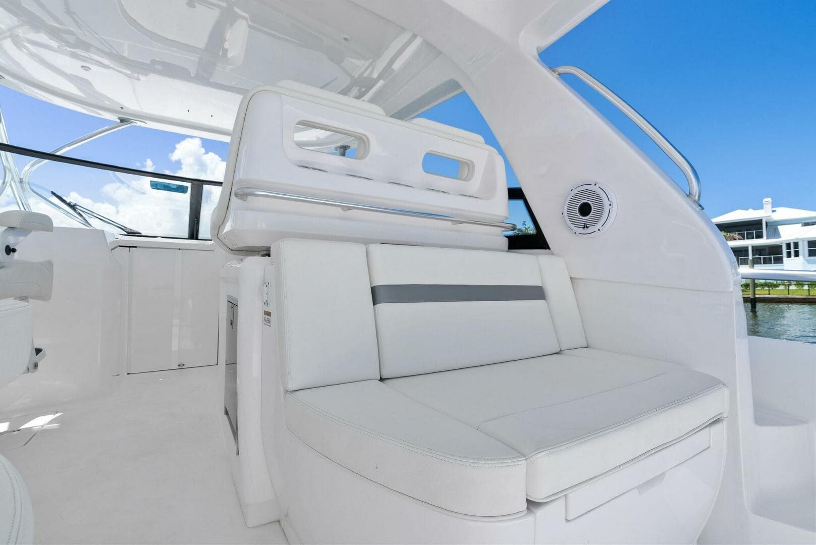 2022 Intrepid 438 Evolution — photo 31