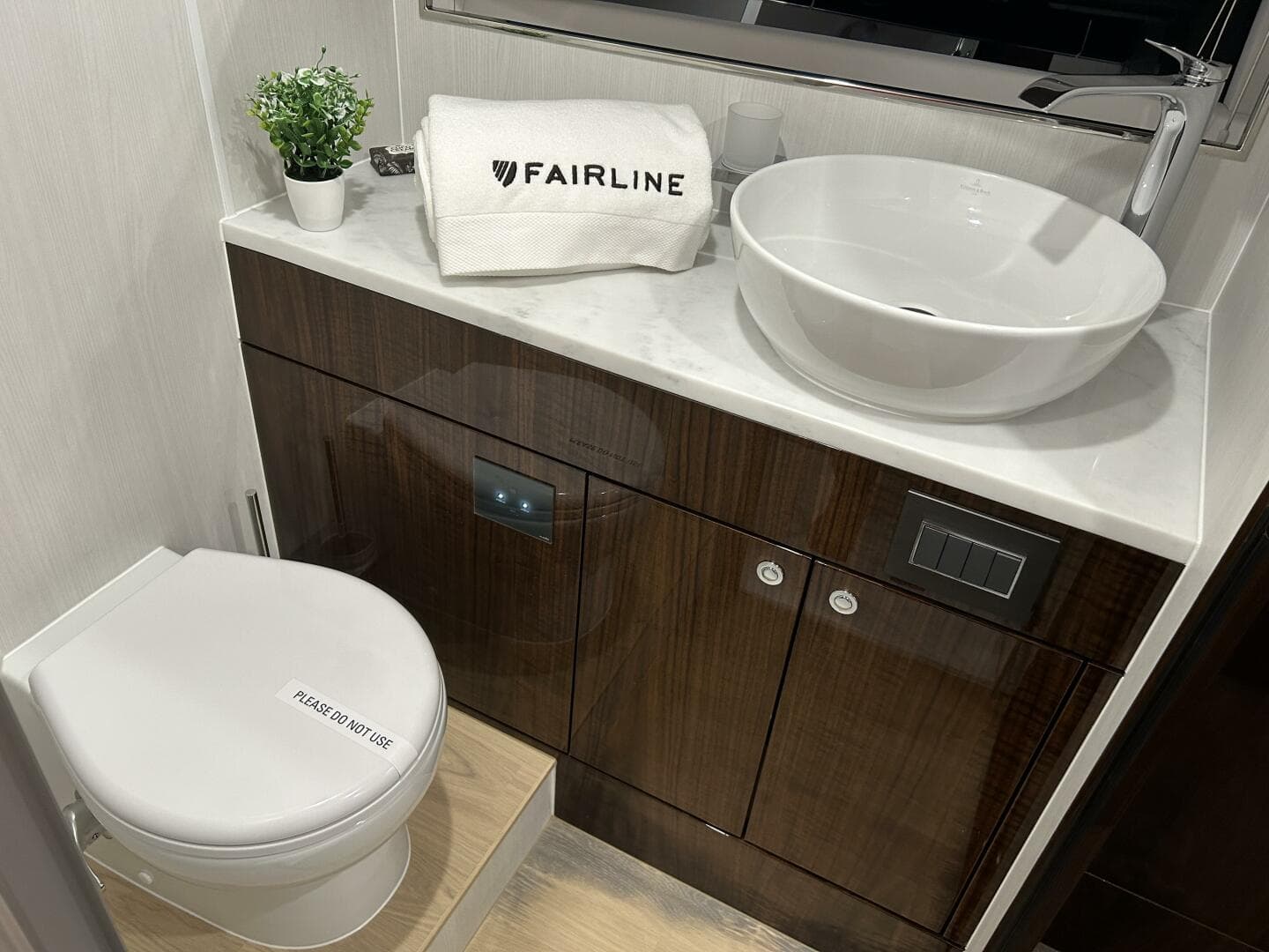 2024 Fairline Squadron 68 — photo 19