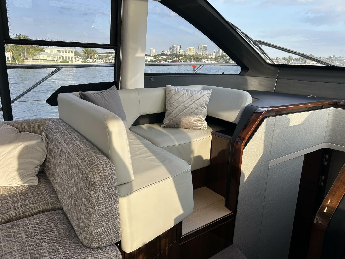 2024 Fairline Squadron 68 — photo 6