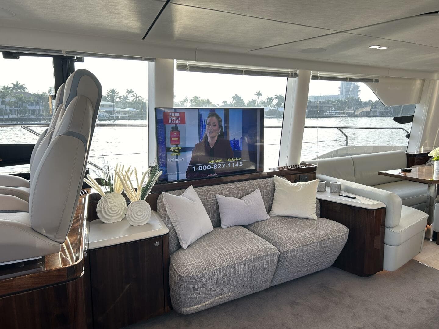 2024 Fairline Squadron 68 — photo 4