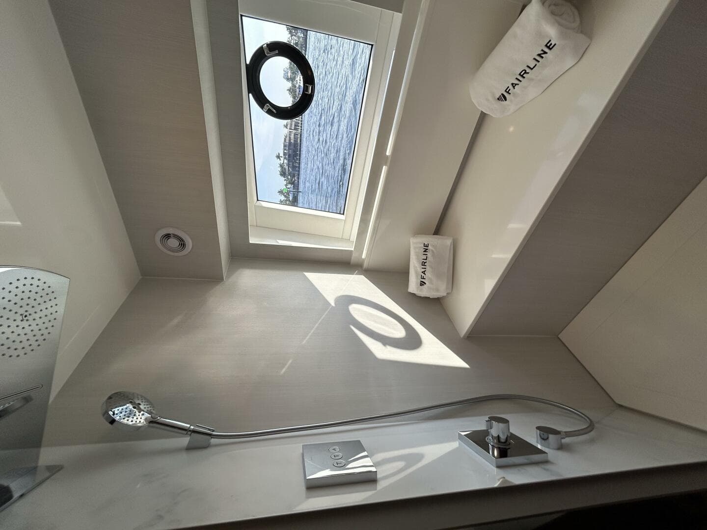 2024 Fairline Squadron 68 — photo 15