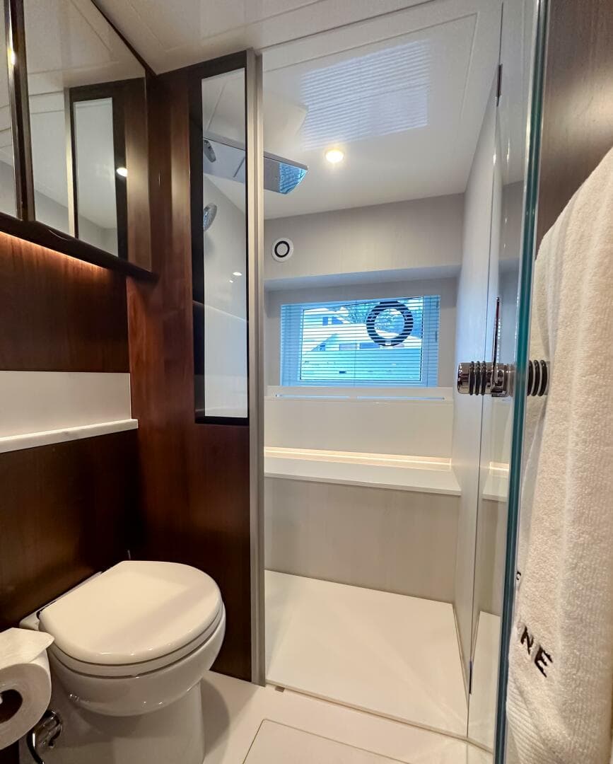 2023 Fairline Phantom 65 — photo 16