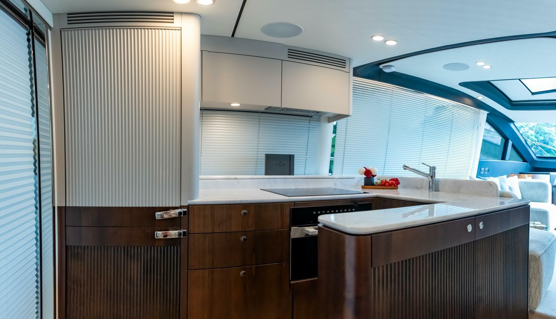 2023 Fairline Phantom 65 — photo 8