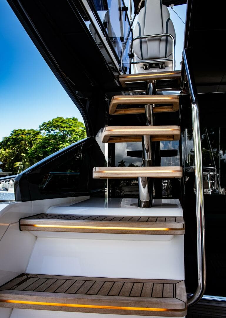 2023 Fairline Phantom 65 — photo 22