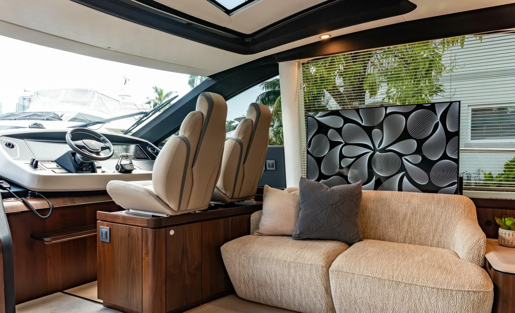 2023 Fairline Phantom 65 — photo 10