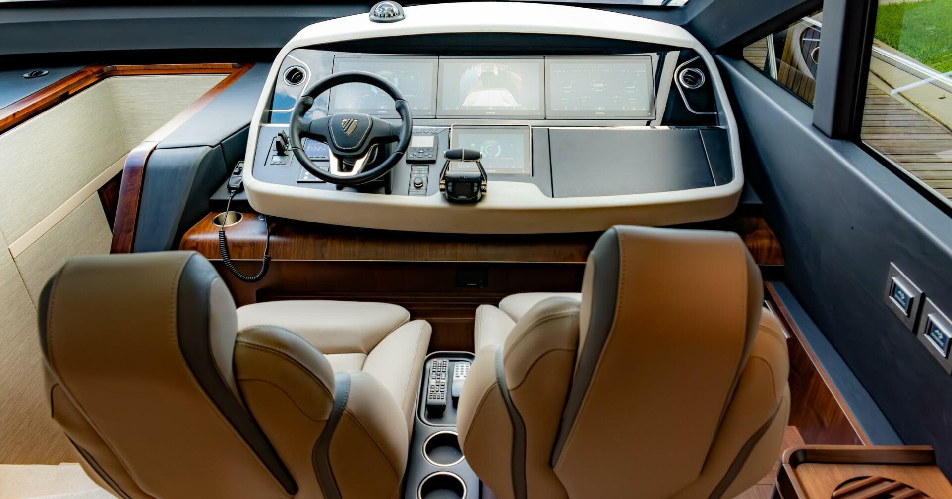 2023 Fairline Phantom 65 — photo 11