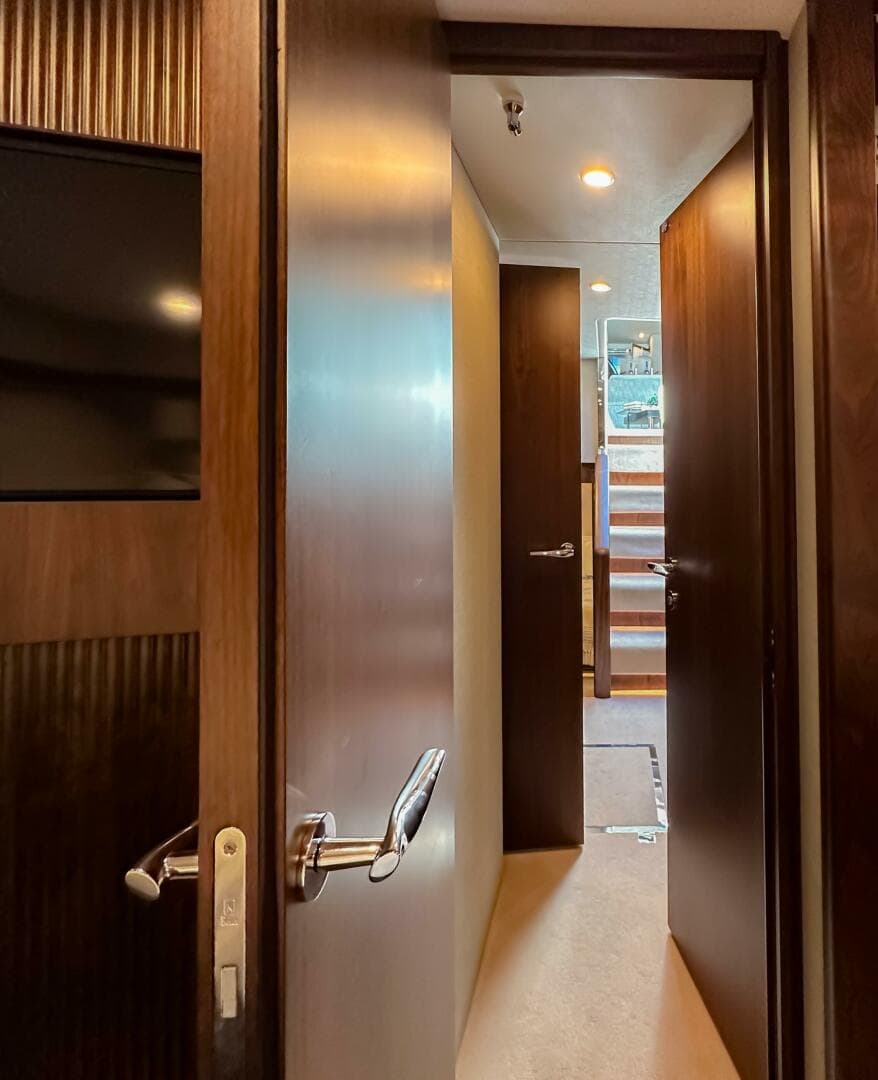 2023 Fairline Phantom 65 — photo 12