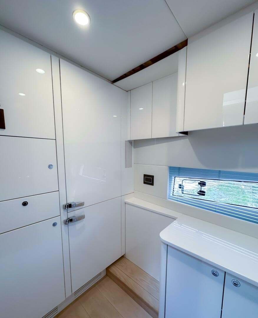 2023 Fairline Phantom 65 — photo 21