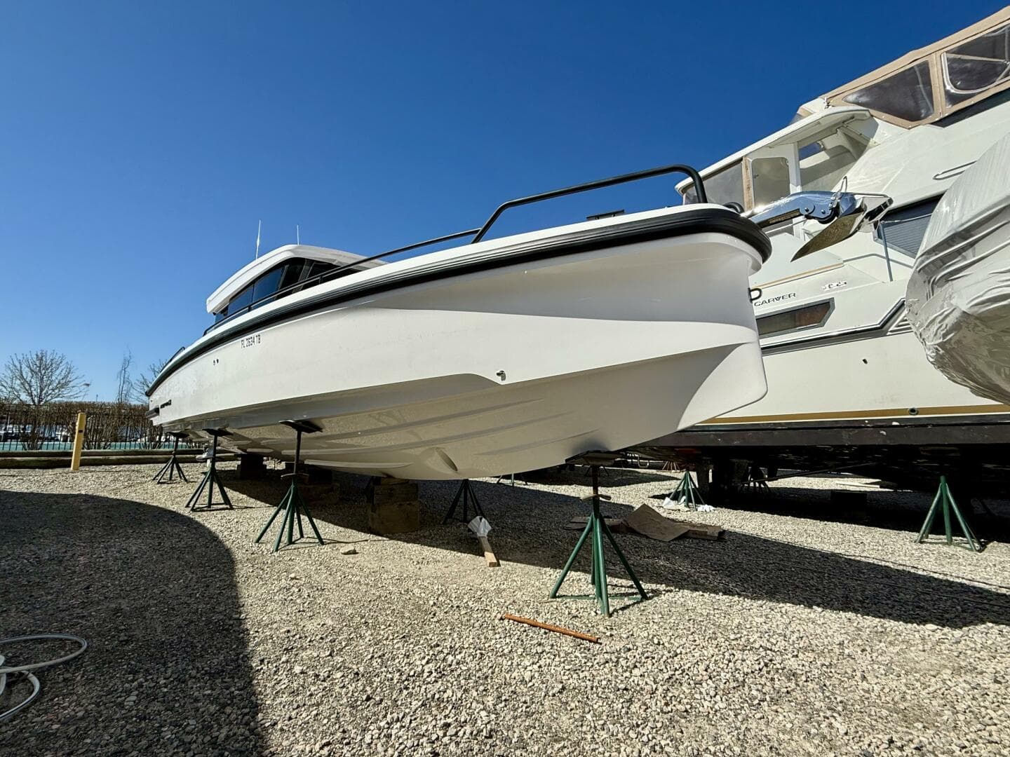 2021 Axopar 37 — photo 2