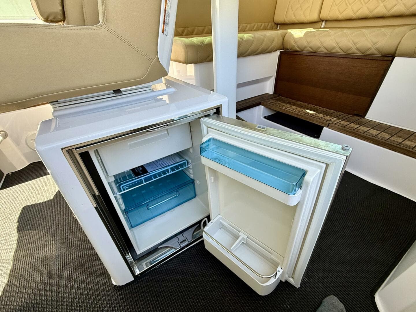 2021 Axopar 37 — photo 30