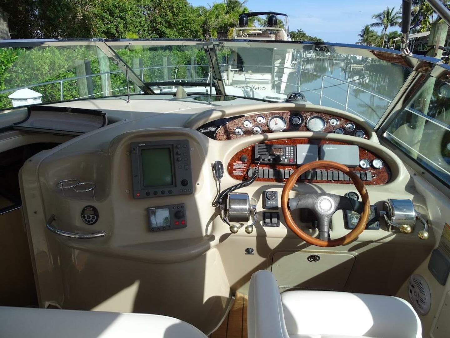 2001 Sea Ray 410 Sundancer — photo 6