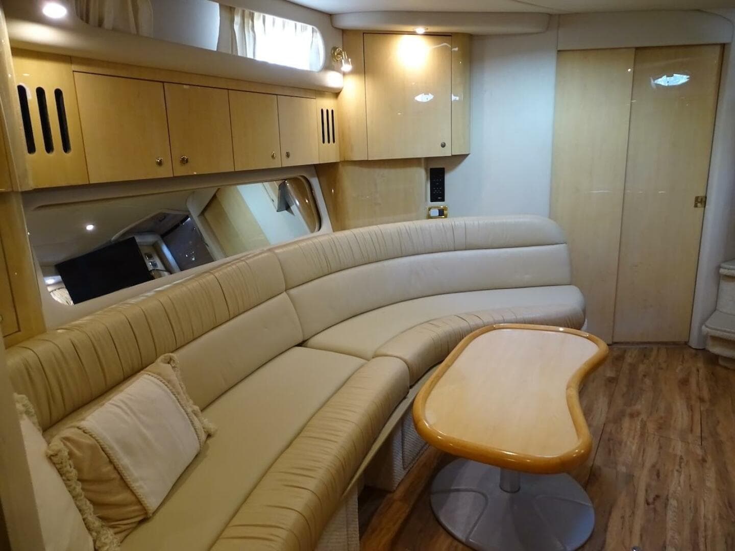 2001 Sea Ray 410 Sundancer — photo 16