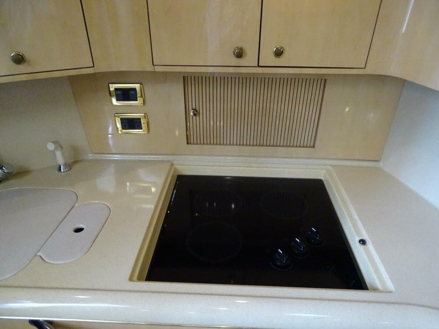 2001 Sea Ray 410 Sundancer — photo 13