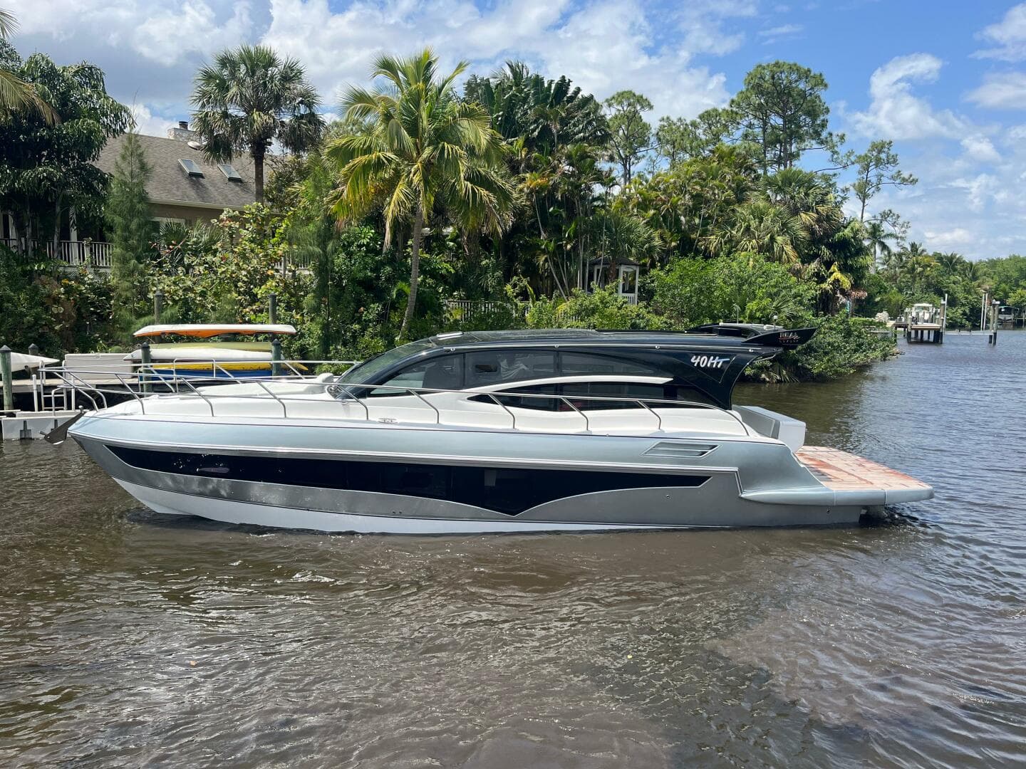 2025 Real 40 HT Luxury — photo 28