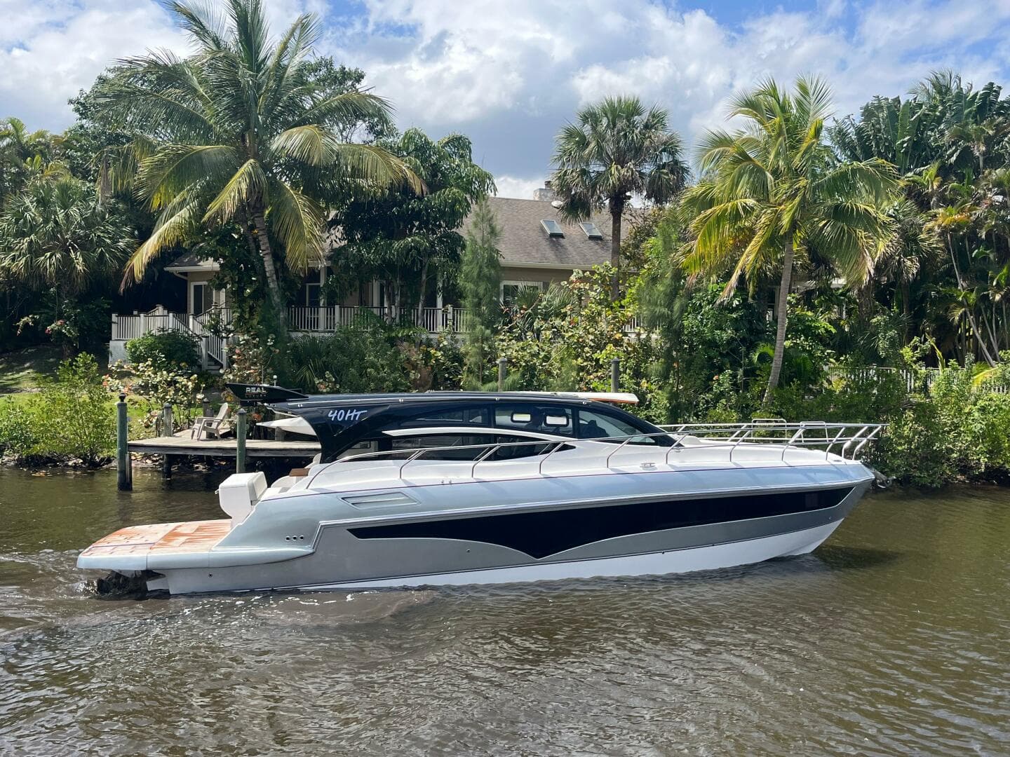 2025 Real 40 HT Luxury — photo 19