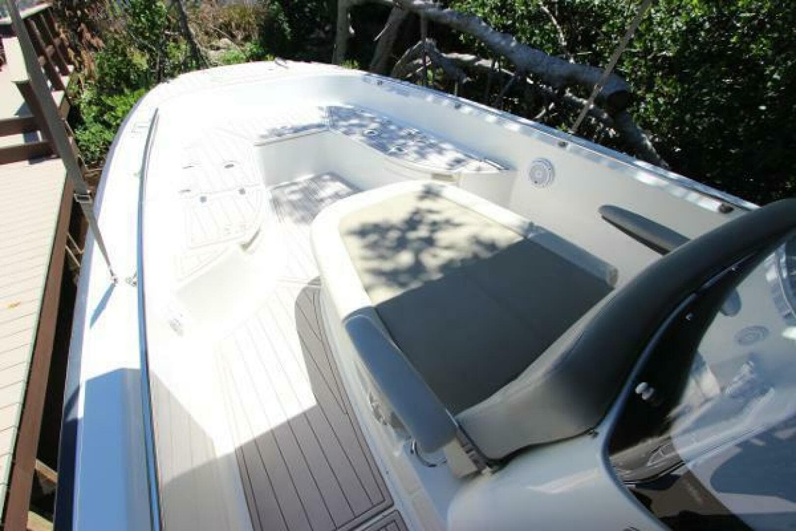 2017 Boston Whaler 270 Dauntless — photo 26