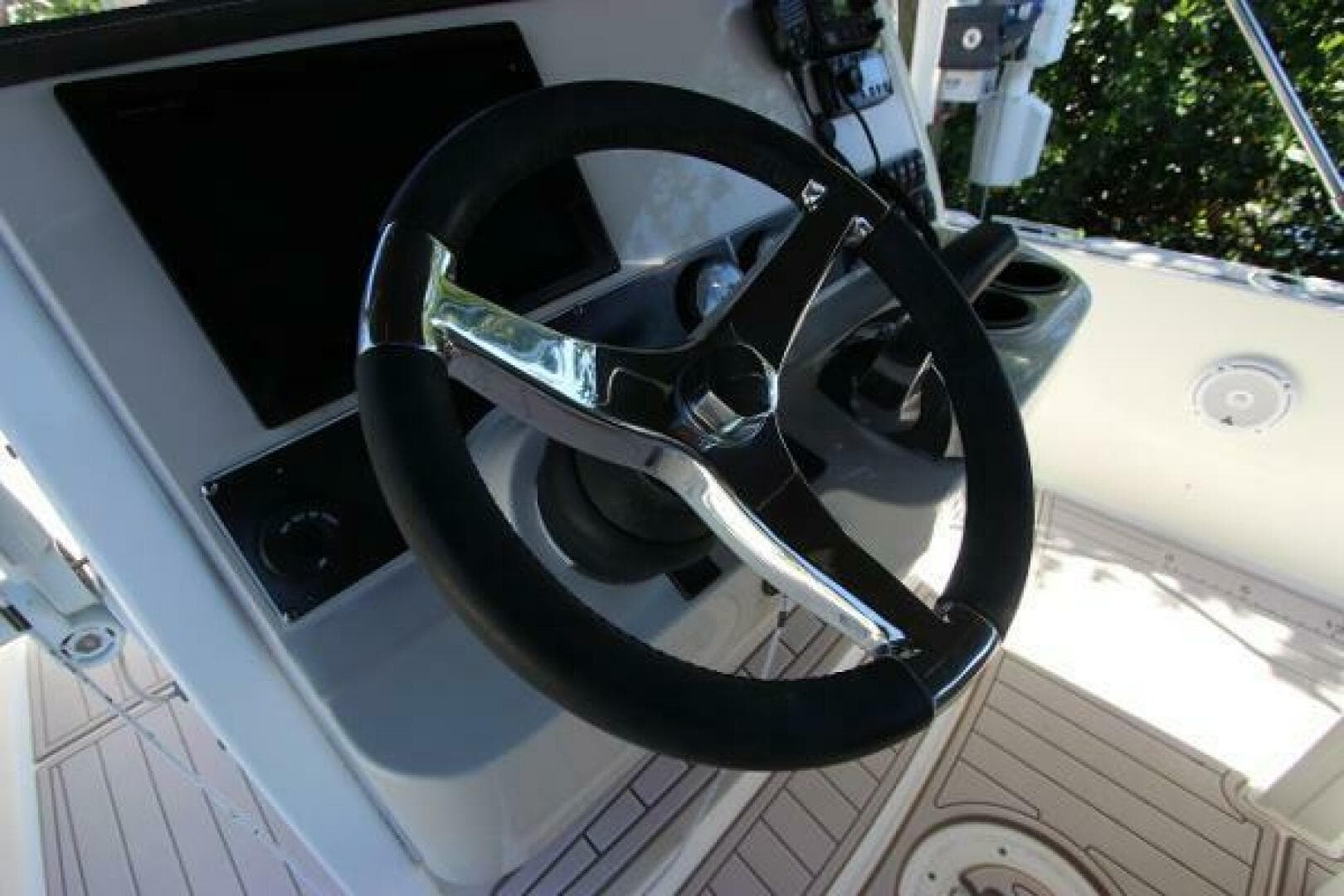 2017 Boston Whaler 270 Dauntless — photo 17