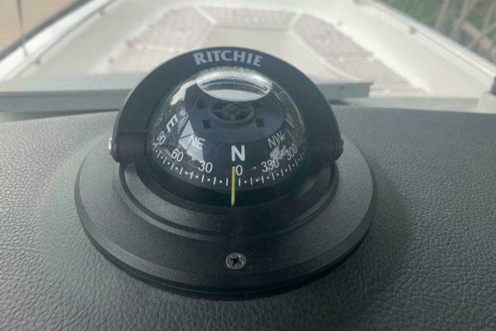 2017 Boston Whaler 270 Dauntless — photo 21