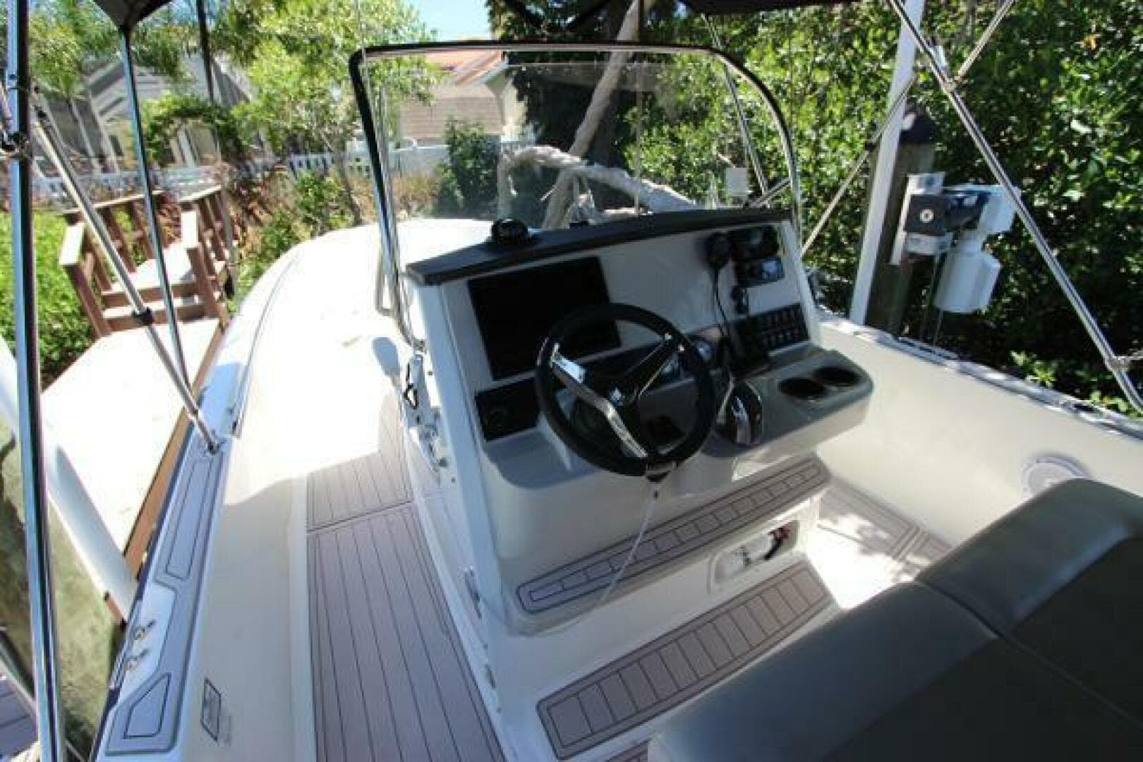 2017 Boston Whaler 270 Dauntless — photo 16