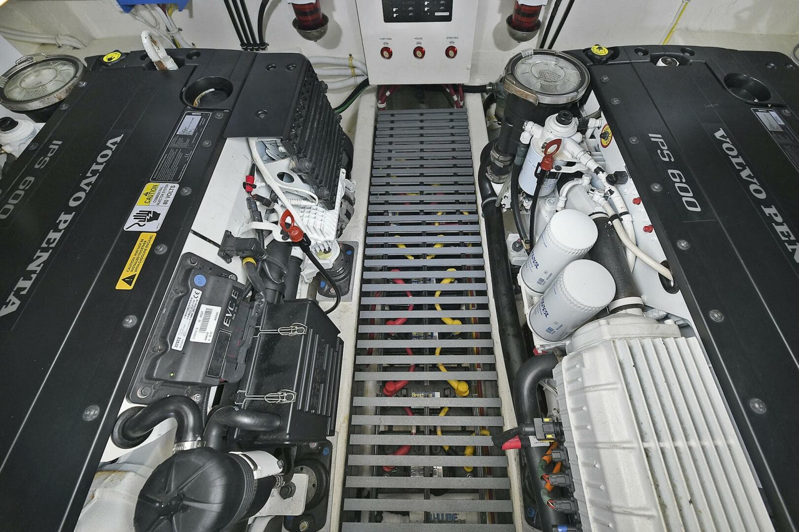 2015 Tiara Yachts C44 Coupe — photo 39