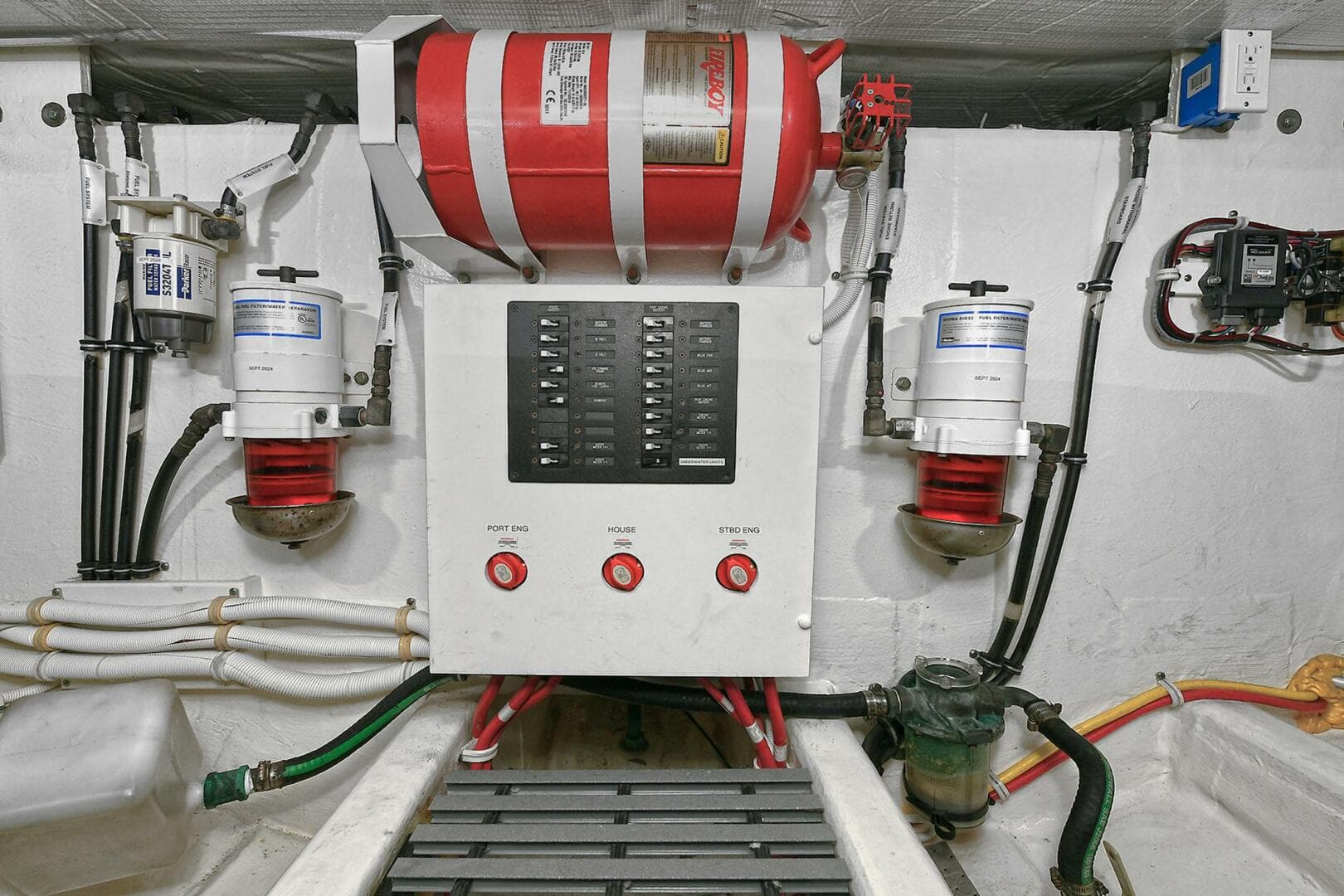 2015 Tiara Yachts C44 Coupe — photo 43