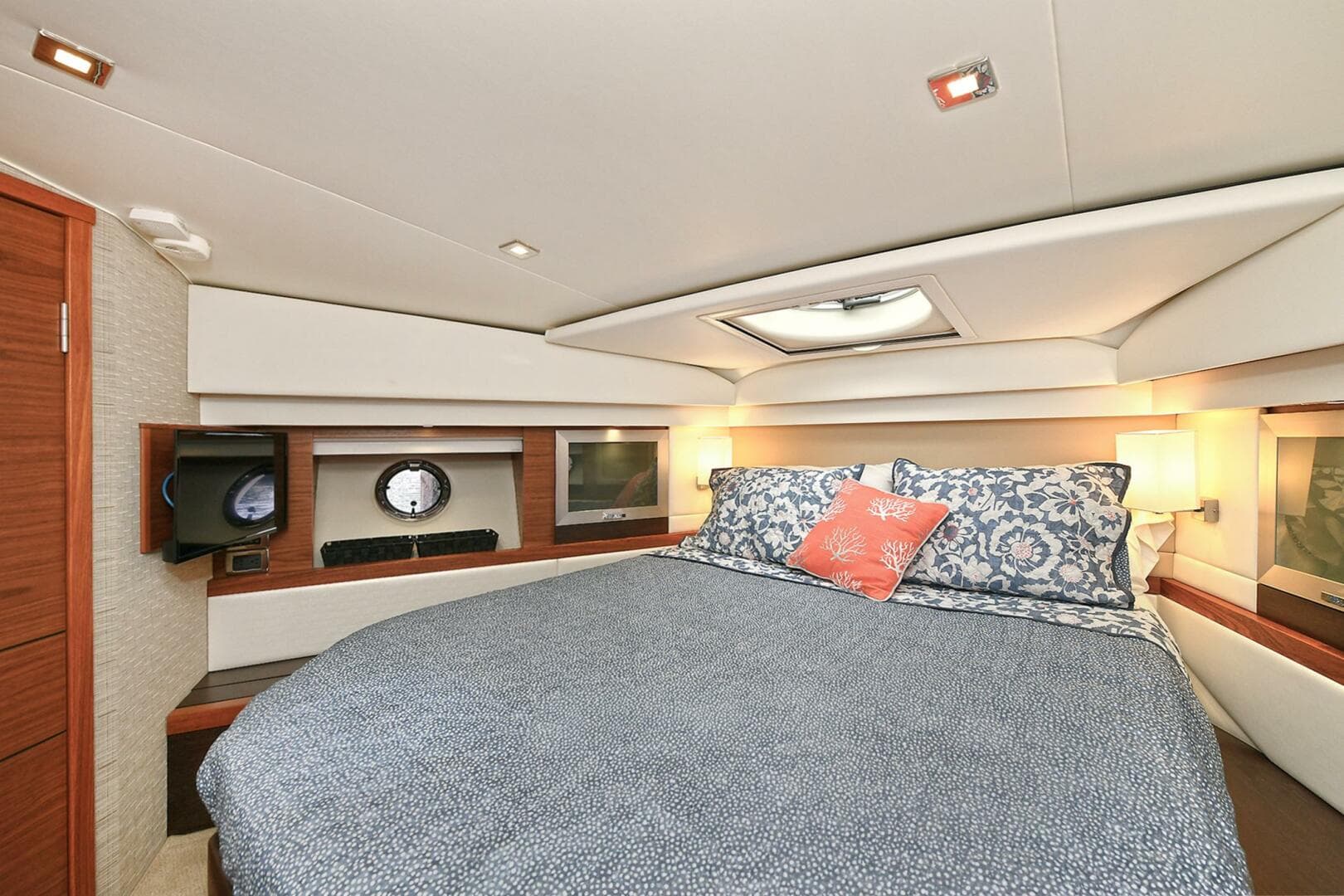 2015 Tiara Yachts C44 Coupe — photo 29