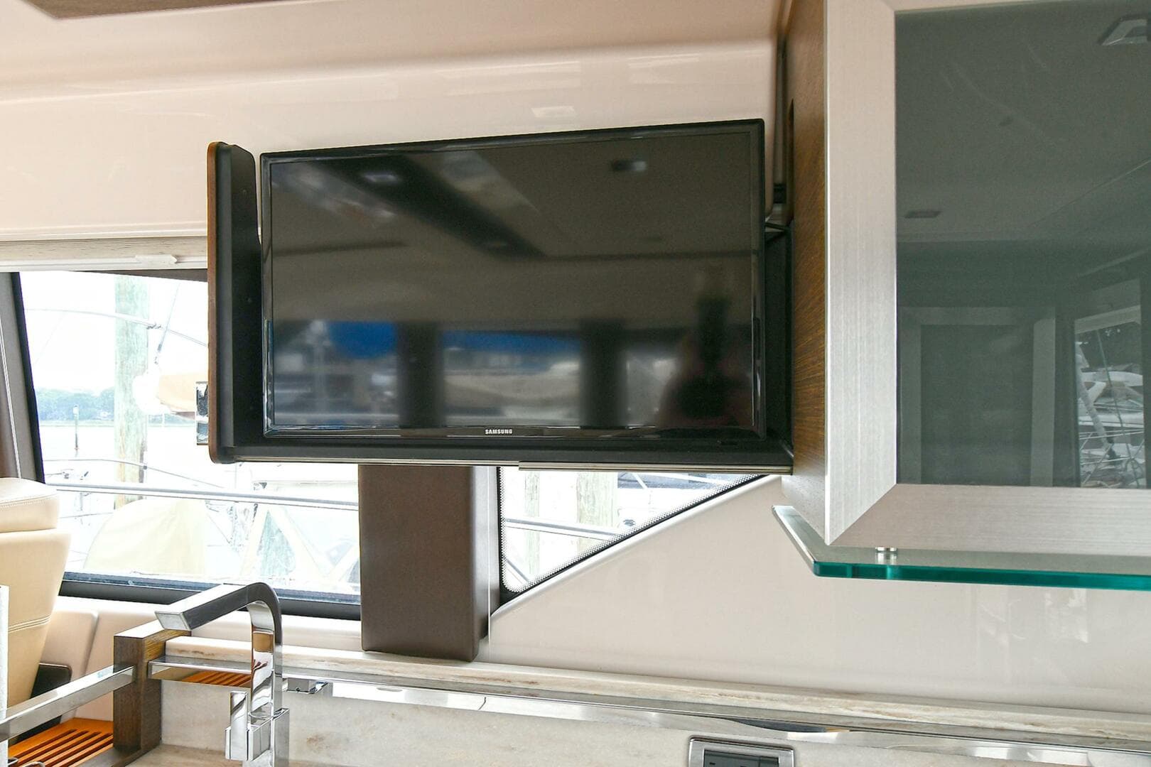 2015 Tiara Yachts C44 Coupe — photo 17