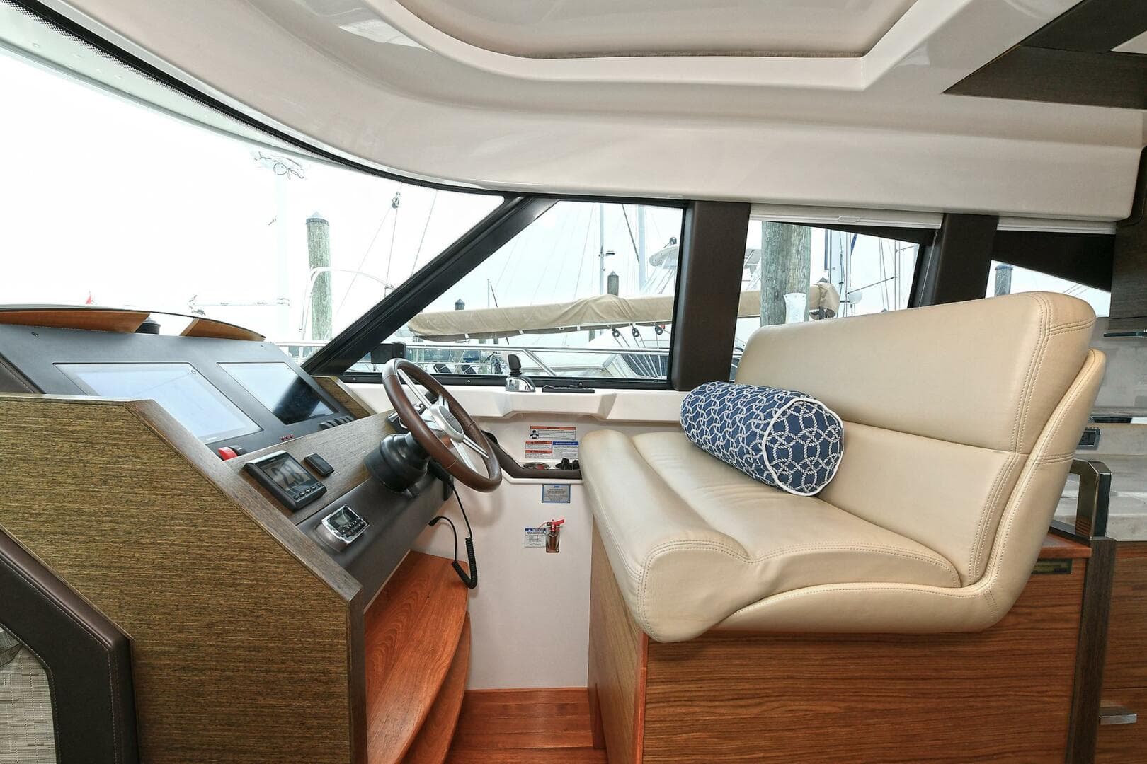 2015 Tiara Yachts C44 Coupe — photo 20