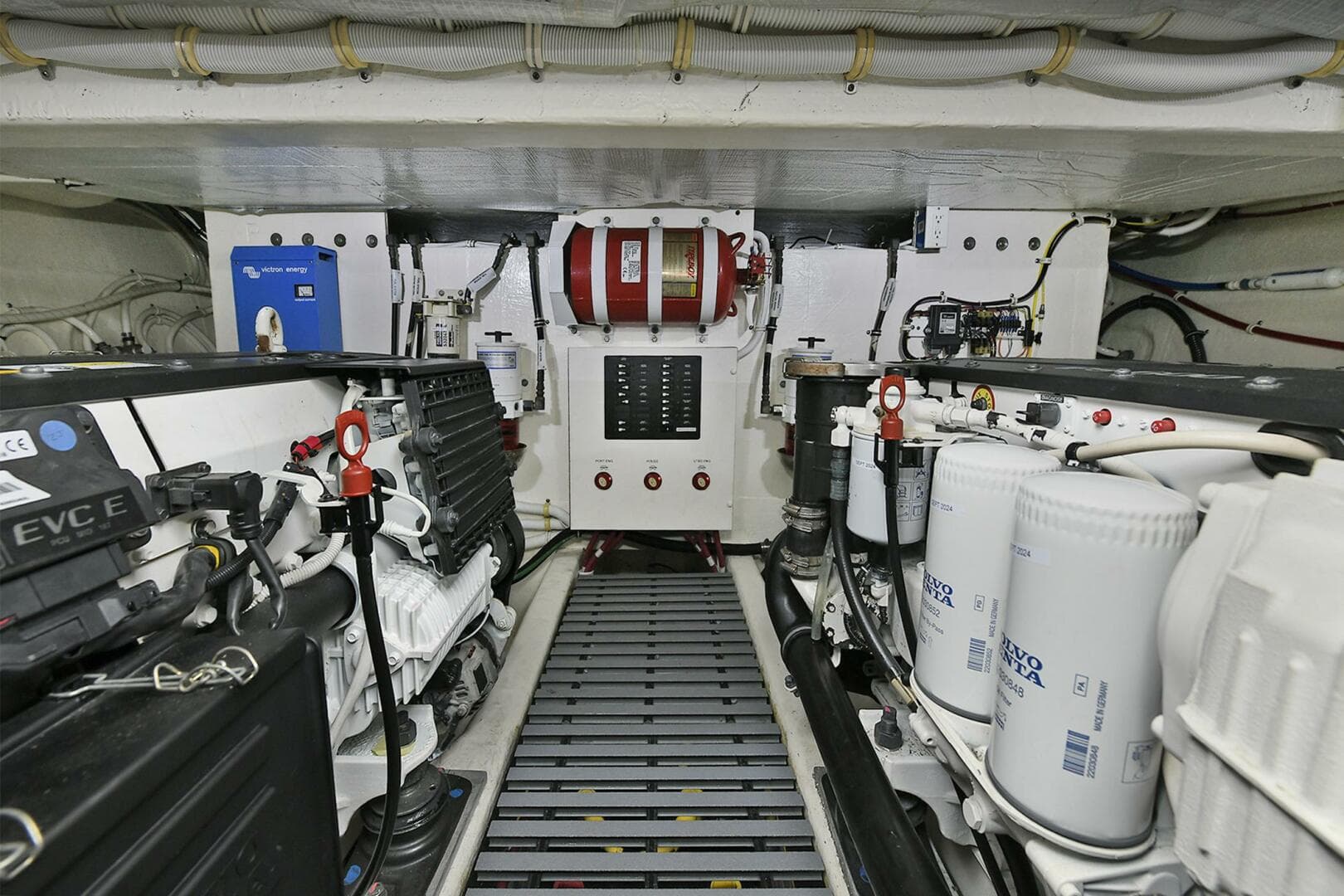 2015 Tiara Yachts C44 Coupe — photo 42