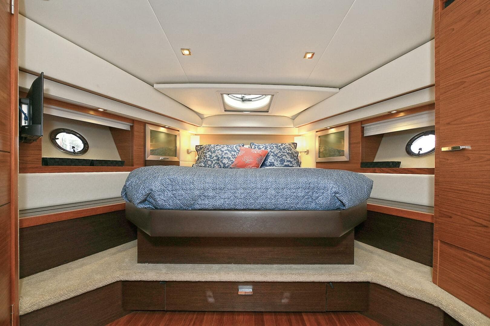 2015 Tiara Yachts C44 Coupe — photo 28