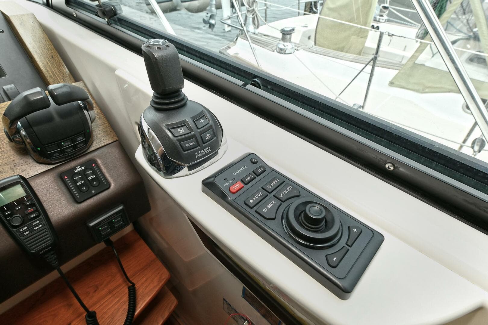 2015 Tiara Yachts C44 Coupe — photo 23