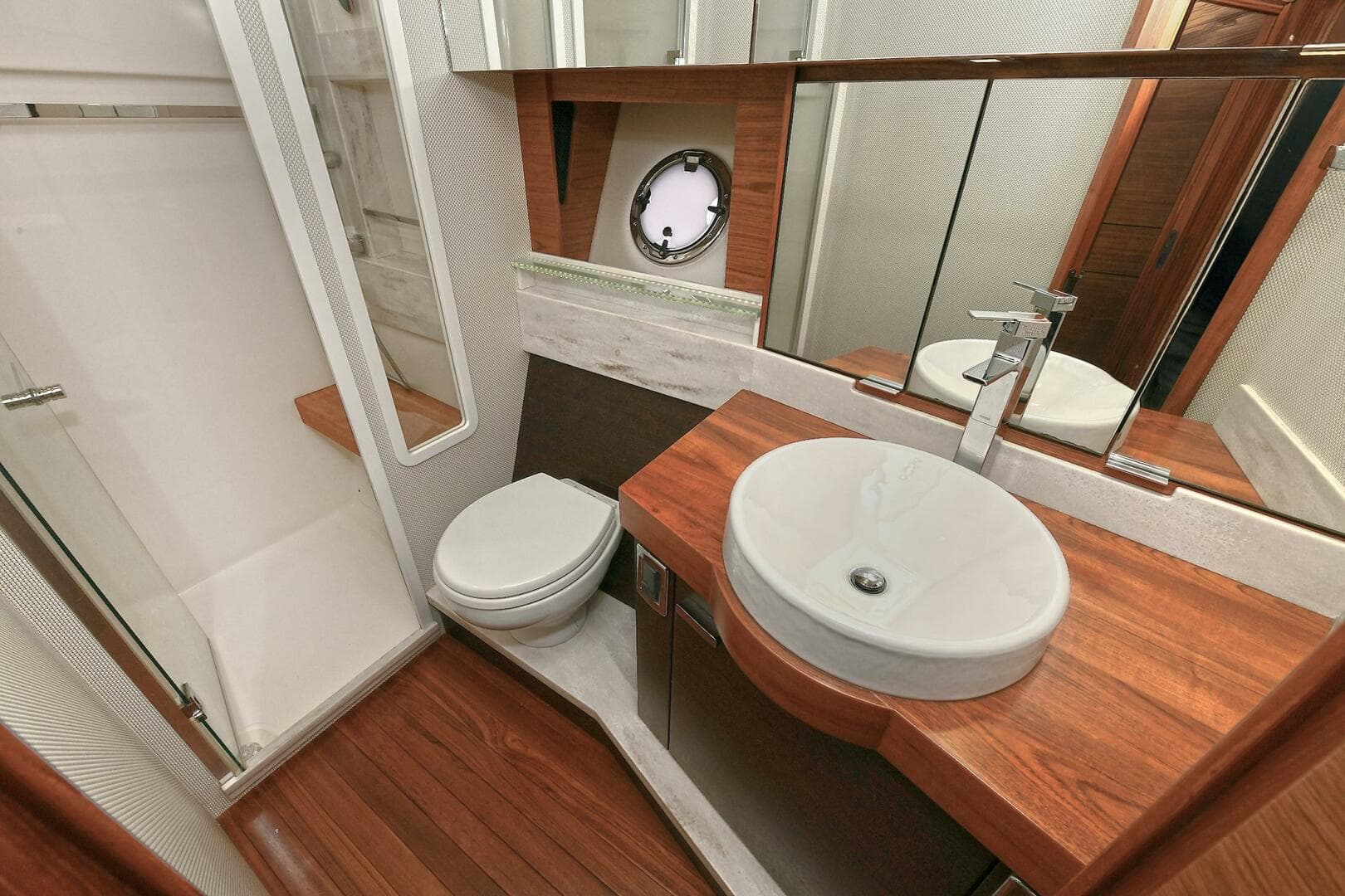 2015 Tiara Yachts C44 Coupe — photo 34