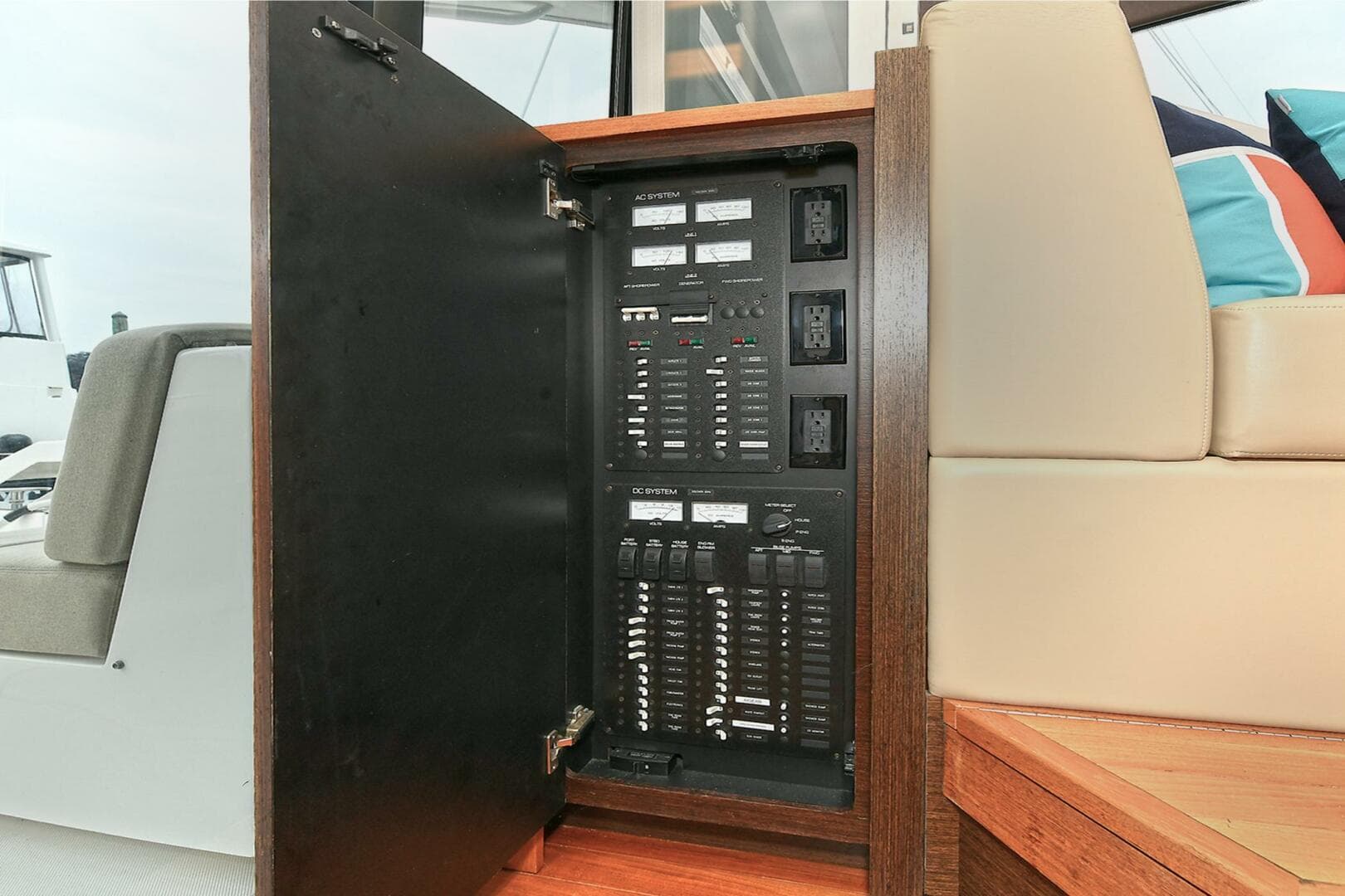 2015 Tiara Yachts C44 Coupe — photo 26