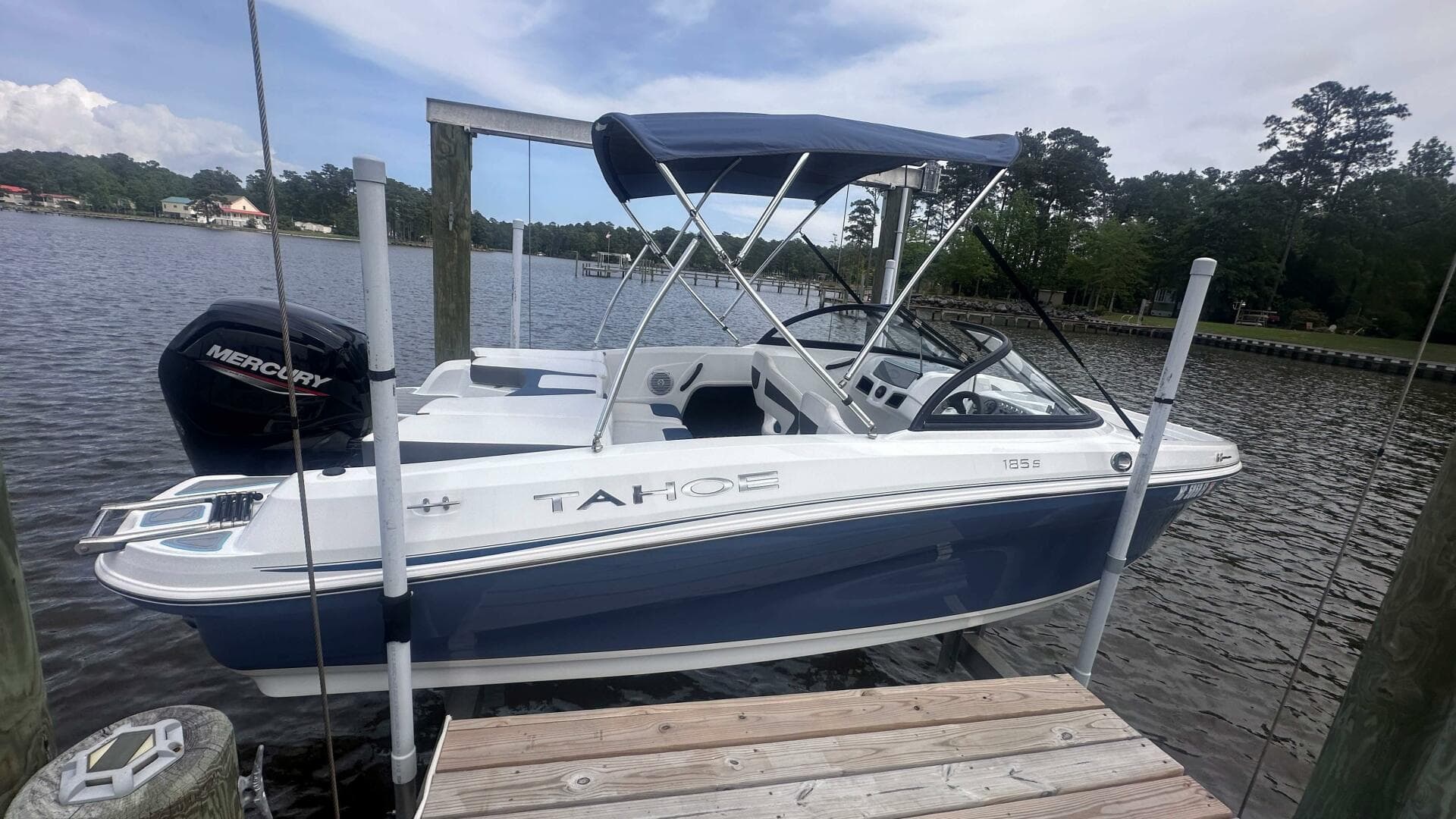 2023 Tahoe 185S — photo 2