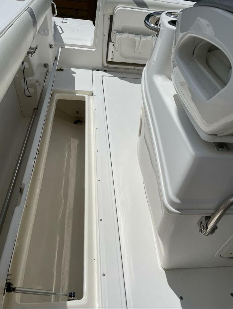 2005 Boston Whaler 320 Outrage — photo 6