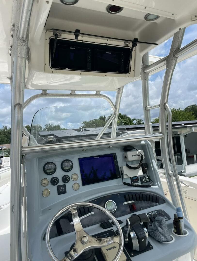 2005 Boston Whaler 320 Outrage — photo 11