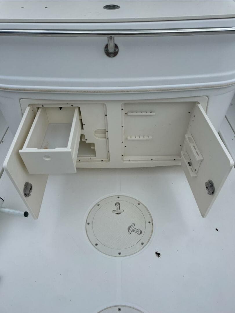 2005 Boston Whaler 320 Outrage — photo 2