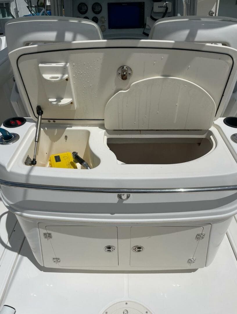 2005 Boston Whaler 320 Outrage — photo 7