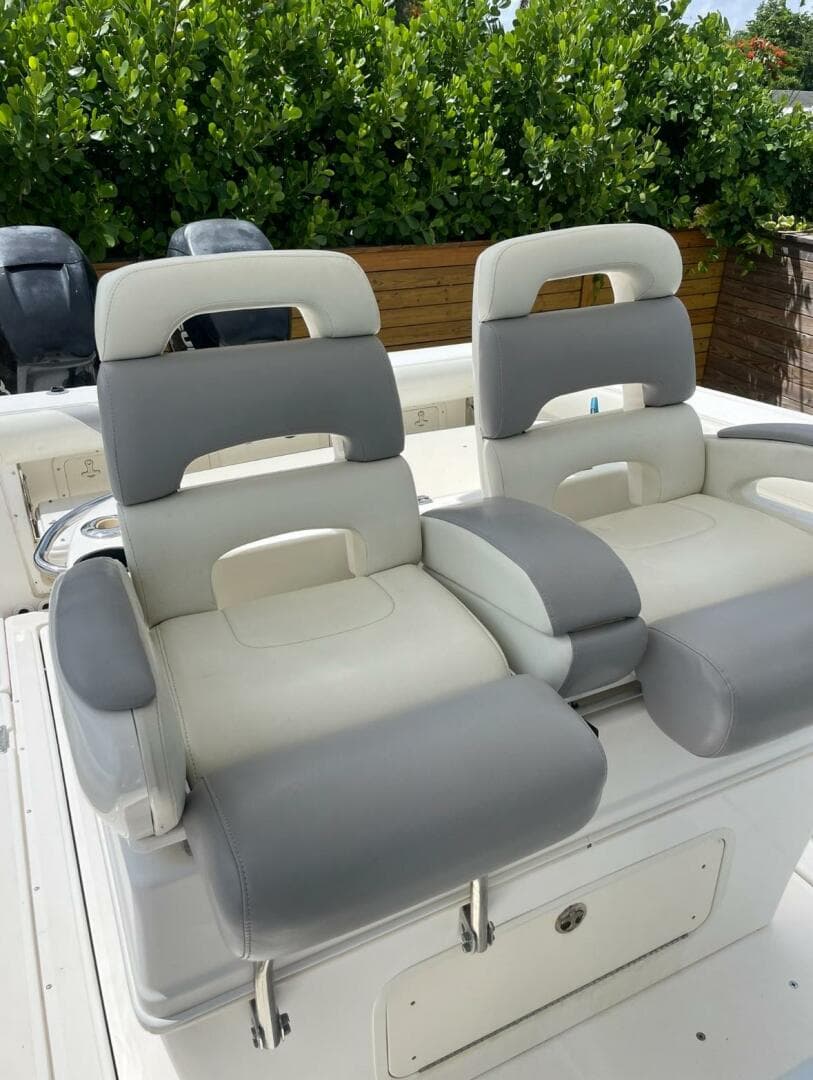 2005 Boston Whaler 320 Outrage — photo 5