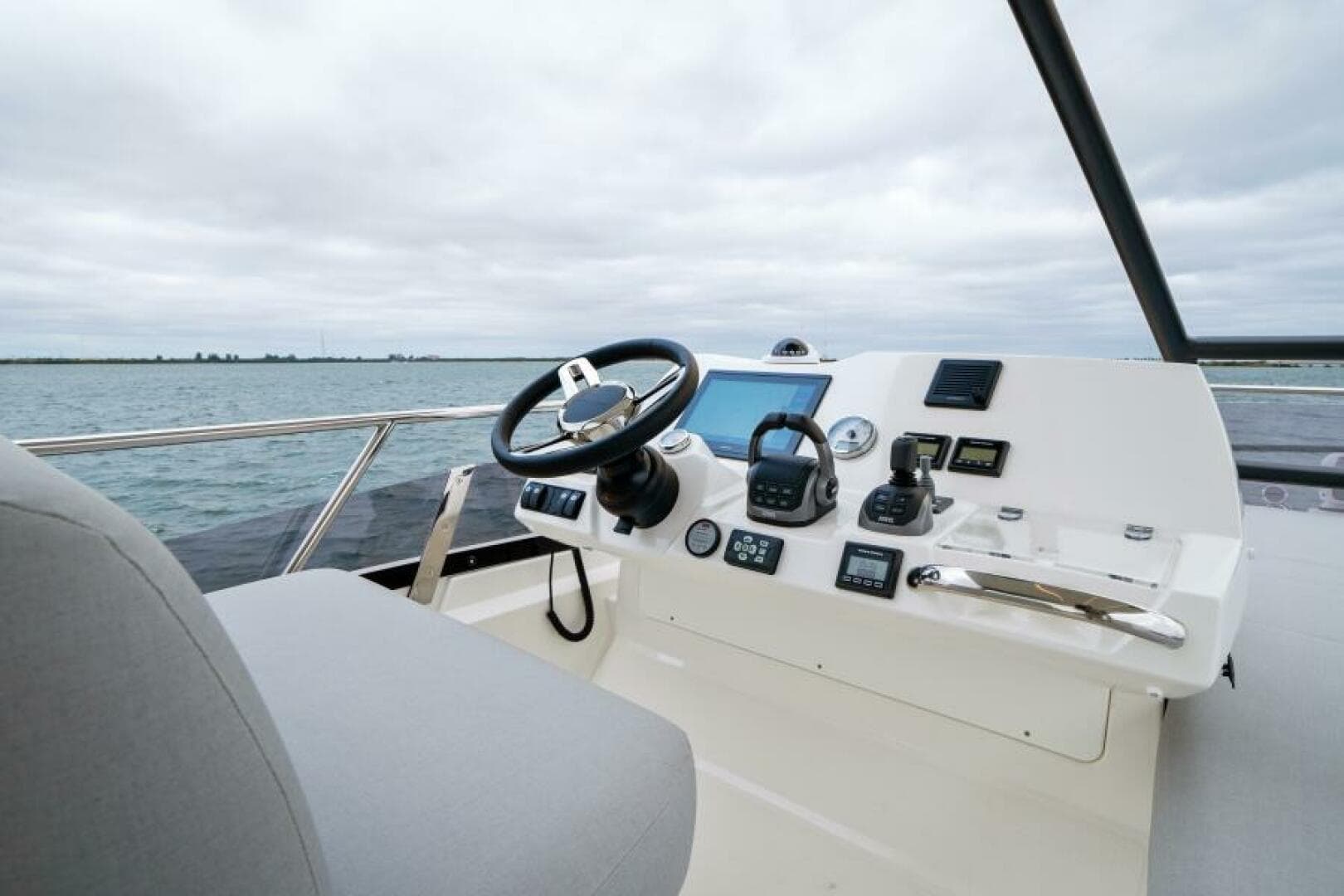 2024 Prestige 460 Flybridge — photo 40