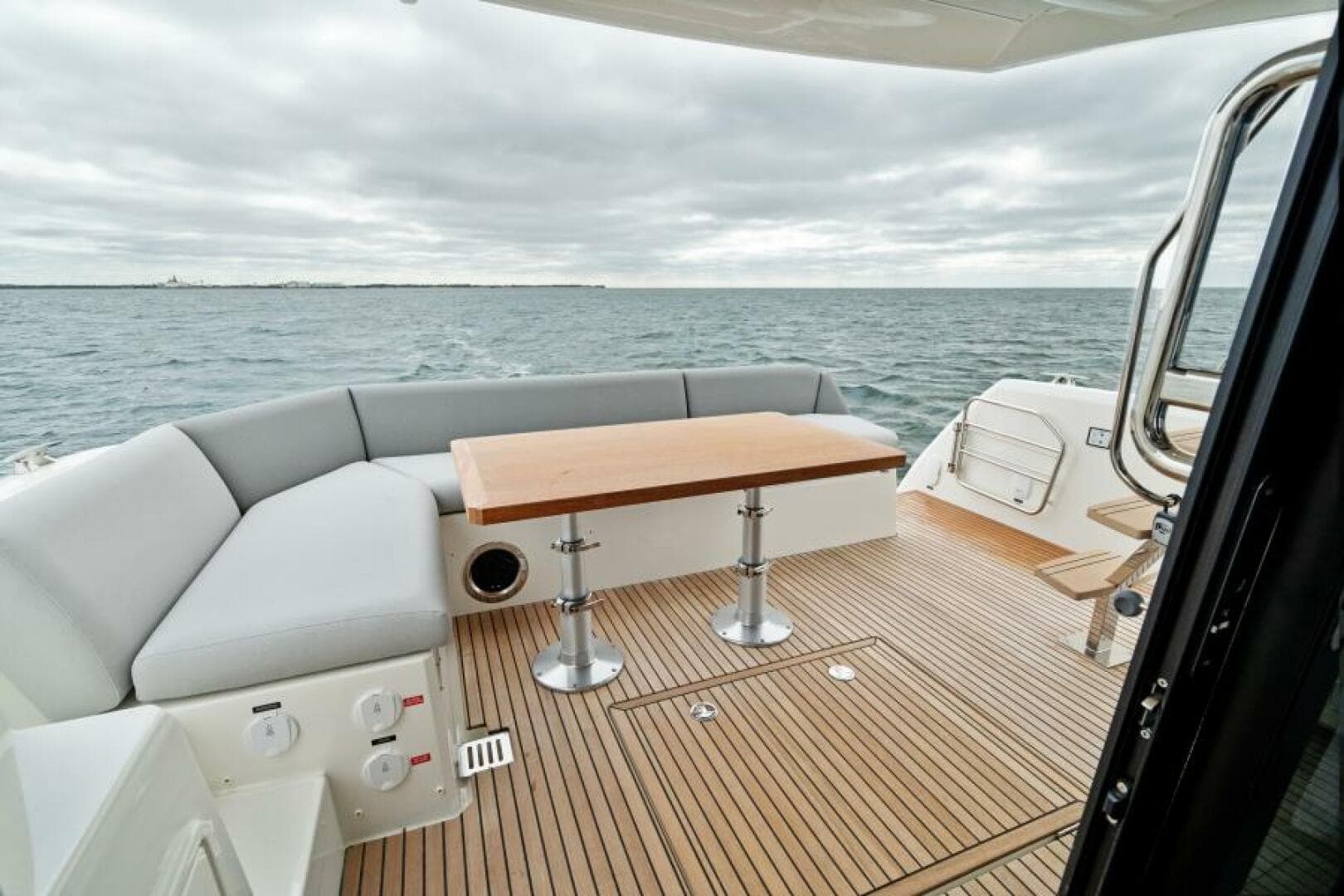 2024 Prestige 460 Flybridge — photo 36