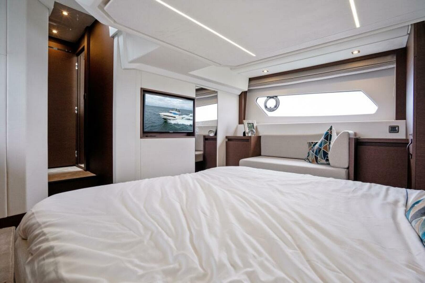 2024 Prestige 460 Flybridge — photo 16