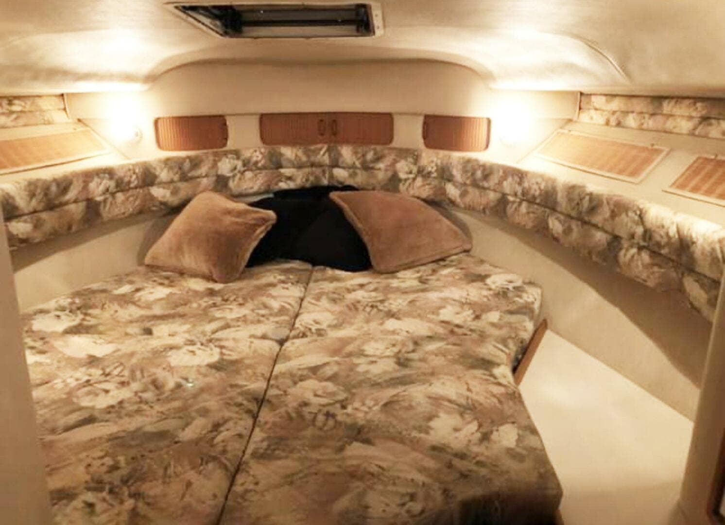 1994 Sea Ray 330 Express Cruiser — photo 15