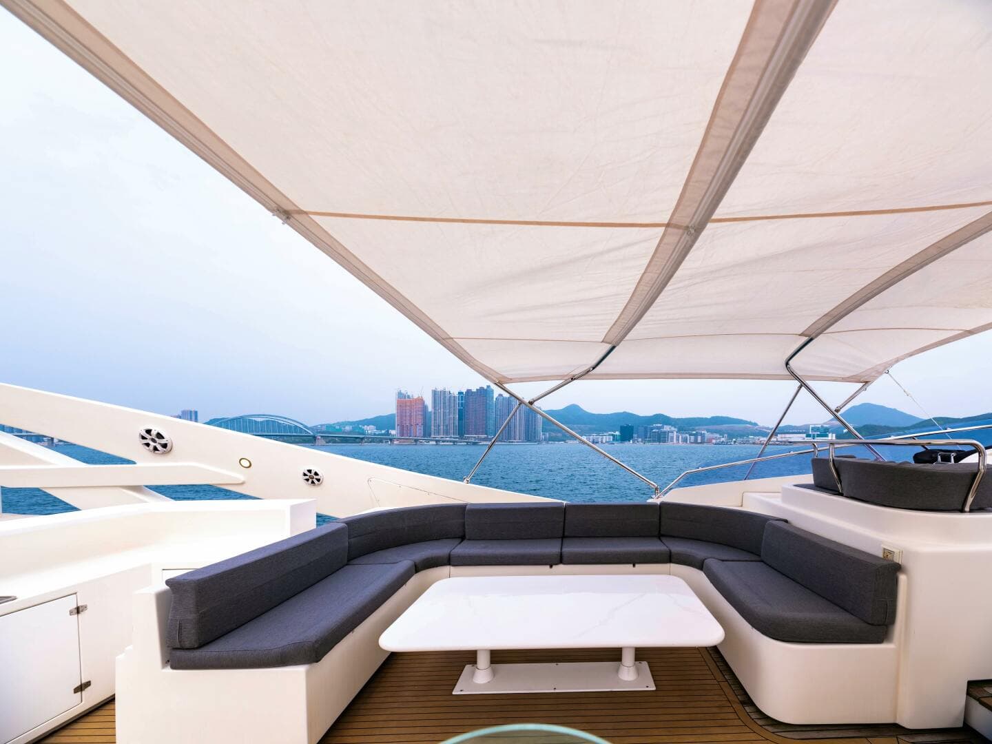 2005 Custom Line 112 — photo 16