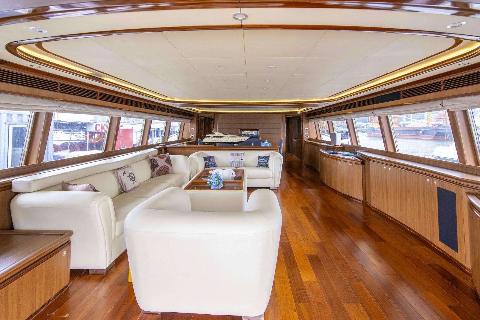 2005 Custom Line 112 — photo 2