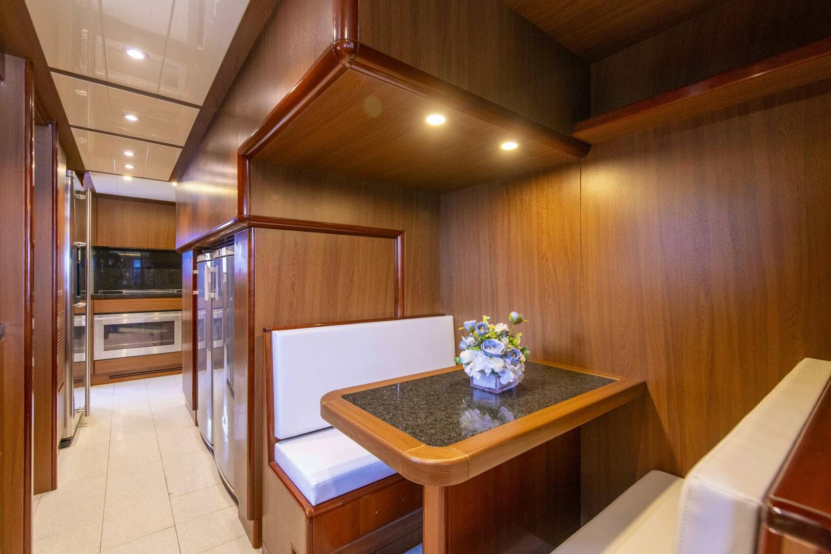 2005 Custom Line 112 — photo 13