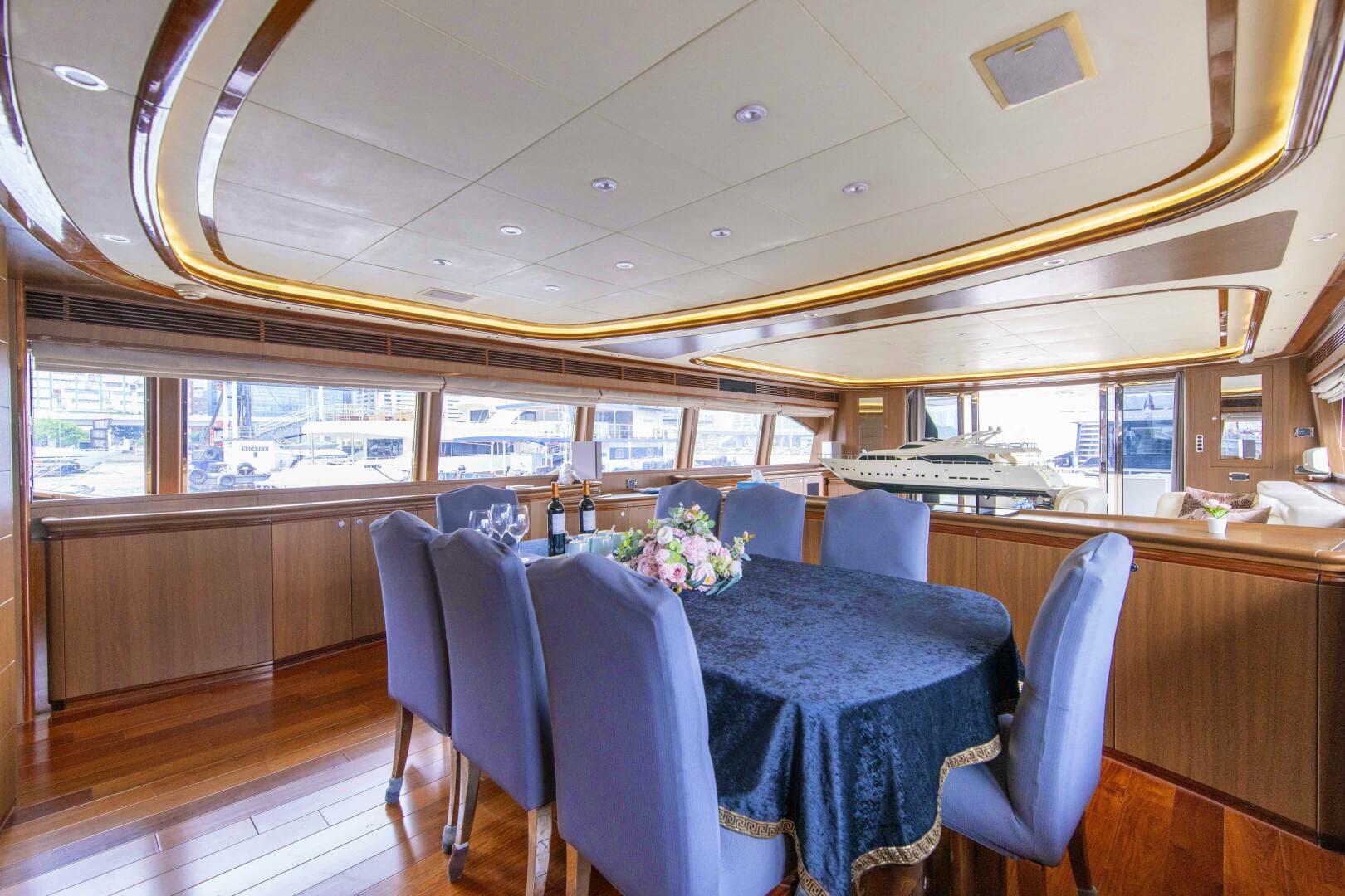 2005 Custom Line 112 — photo 6