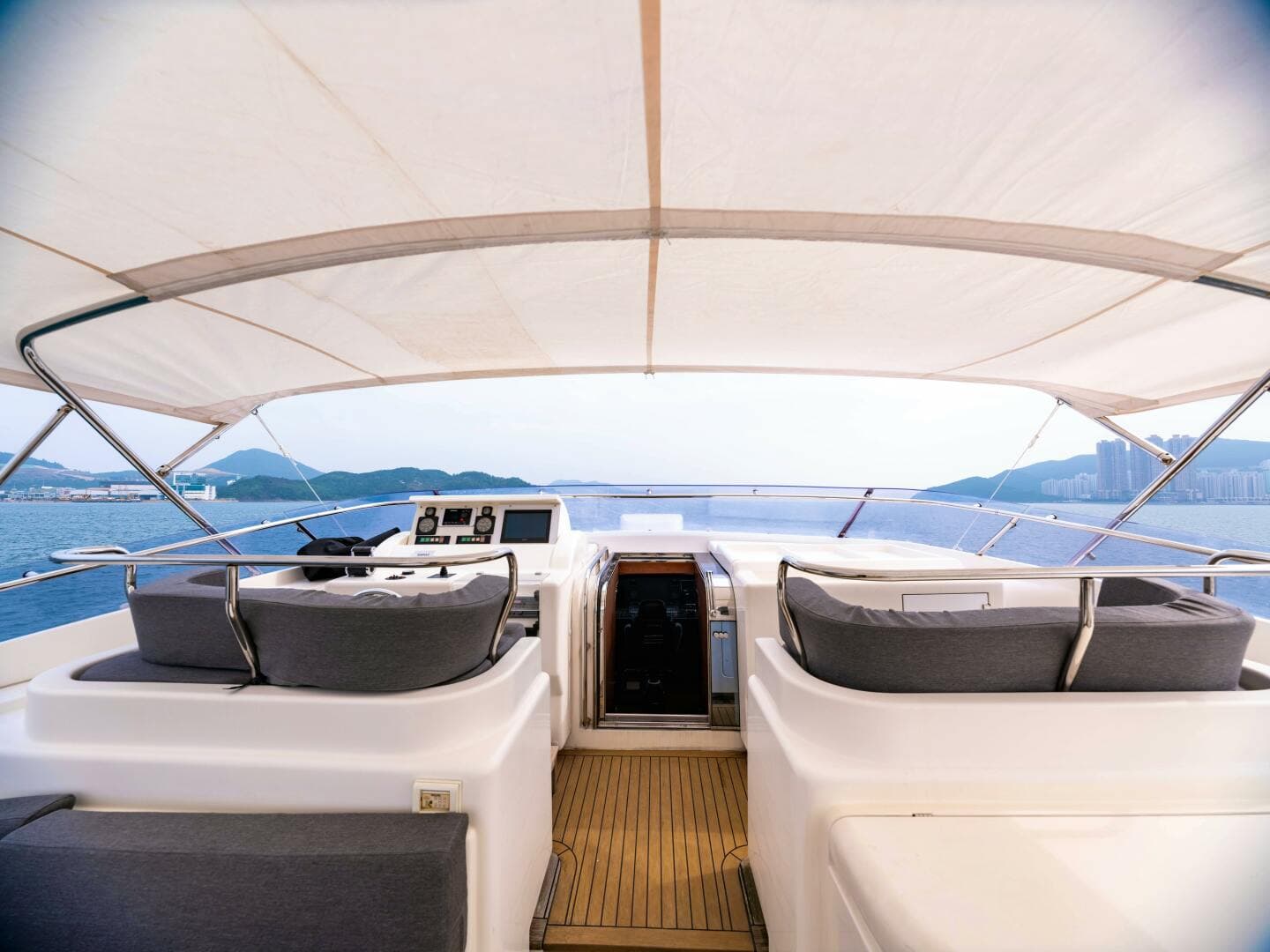 2005 Custom Line 112 — photo 14